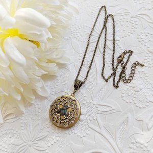 Bee Locket Necklace, Round Gold Locket, Keepsake Necklace, Photo Locket, Long Chain Pendant, Mom Gift for Mothers Day