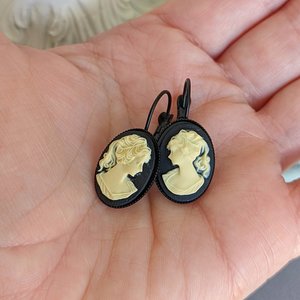 Black Cameo Earrings, Modern Vintage Cameo Earrings, Lever back Earrings, Lady Cameo Jewelry, Victorian Earrings, Romantic Jewelry