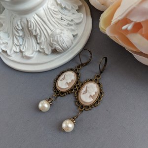 Cameo Pearl Earrings, Peach and White Cameo Earrings, Victorian Romantic Vintage Style, Regency Jewelry, Historical Costume, Pearlcore