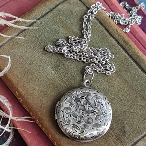 Silver Locket For Women, Round Locket Necklace, Floral Locket, Photo Locket, Victorian Locket, Gift for Her