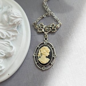 Cameo Necklace, Victorian Necklace, Vintage Style Cameo Necklace, Silver Cameo Pendant, Victorian Bridal Jewelry