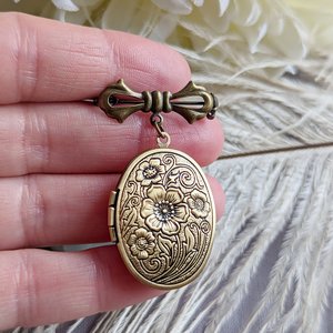 Oval Antiqued Brass Locket Brooch, Bridal Bouquet Charm, Embossed Floral Wedding Memory Pin, Bride Wedding Gift for Her