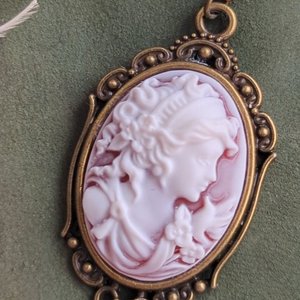 Victorian Cameo Pendant, Vintage Inspired Wedding Necklace, Light Academia Style