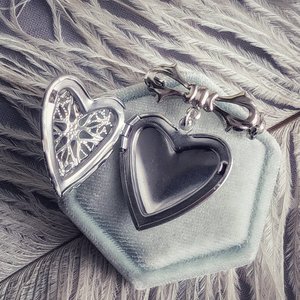 Silver Filigree Heart Locket Brooch With Bee Embellishment, Bridal Bouquet Charm, Victorian Vintage Style Wedding Memory Pin, Gift for Bride