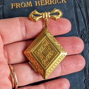 Golden Brass Diamond Shaped Locket Brooch, Unique Bridal Bouquet Charm, Etched Victorian Locket, Wedding Memory Pin, Bride Wedding Gift