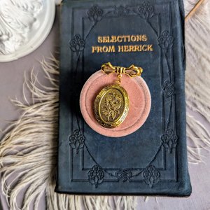 Gold Plated Oval Locket Brooch, Bridal Bouquet Charm, Embossed Floral Locket, Vintage Style, Wedding Memory Pin, Bride Wedding Gift for Her