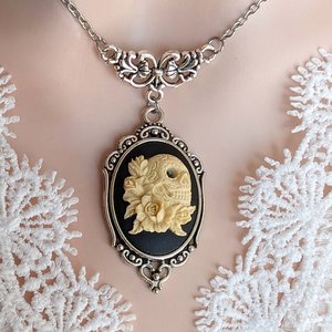 Sugar Skull Necklace, Day of the Dead Pendant, Dia de Los Muertas Skull Jewelry, Gothic Cameo Jewelry, Goth Girl Style, Best Friend Gift