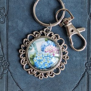 Hydrangea Flower Keychain, Beautiful Flower Keyring or Bag Charm, Handmade Botanical Accessory, Perfect Gift for Nature Lovers and Gardeners