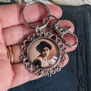 Vintage Woman Keychain or Bag Charm, Perfect Gift for History Lovers, Vintage Enthusiasts, and Retro Fashion Fans