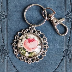 Pink Rose Keychain, Beautiful Flower Keyring or Bag Charm, Handmade Botanical Accessory, Perfect Gift for Nature Lovers and Gardeners