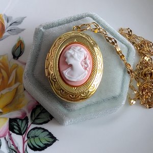 Oval Cameo Locket Necklace, Golden Vintage Inspired Locket, Special Keepsake Jewelry, Antique Style Photo Memory Pendant