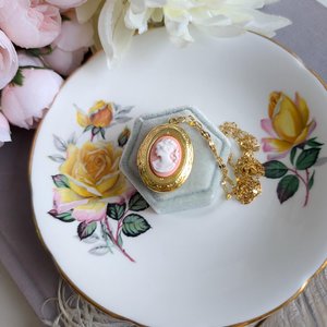 Oval Cameo Locket Necklace, Golden Vintage Inspired Locket, Special Keepsake Jewelry, Antique Style Photo Memory Pendant