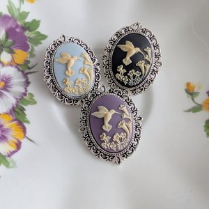 Hummingbird Cameo Brooch: Lacy Silvertone Vintage Style Pin