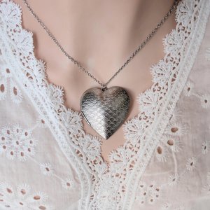 Silver Plated Heart Locket Necklace – Art Deco Engraved Pendant, Vintage Style Jewelry Gift for Her