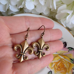 Fleur de Lis Earrings in Antiqued Brass, Vintage Style Jewelry