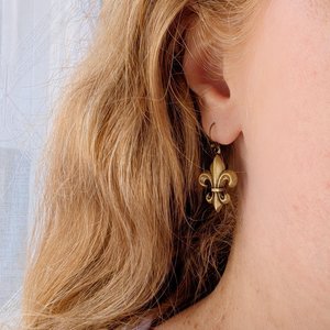 Fleur de Lis Earrings in Antiqued Brass, Vintage Style Jewelry