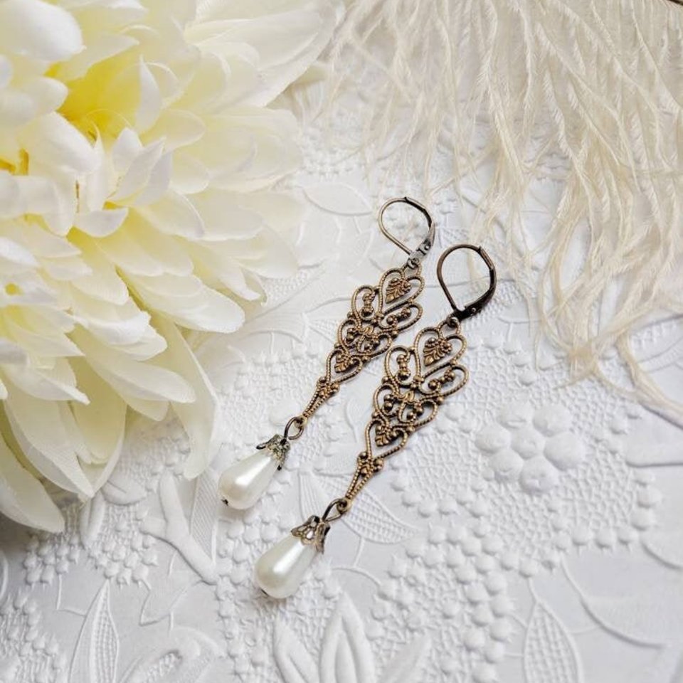 Long Pearl Earrings for Vintage Style Bride, June Birthstone Jewelry, Pearlcore