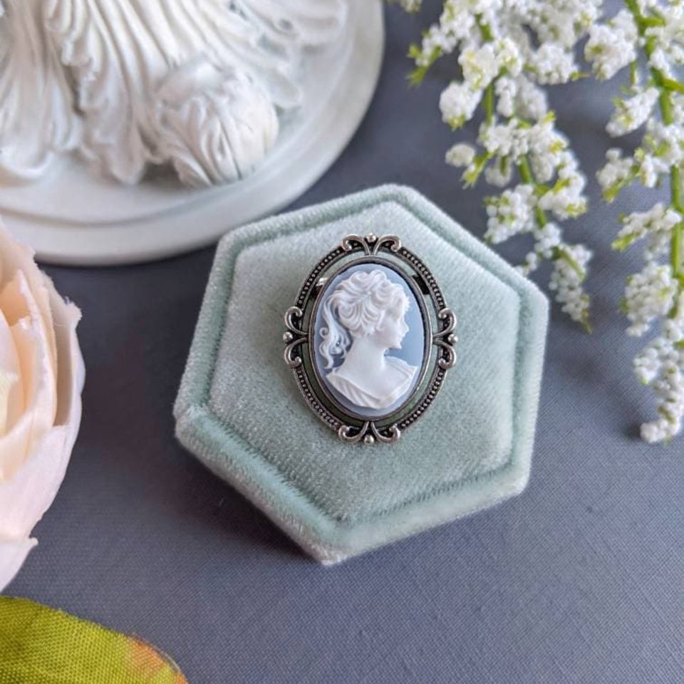 Lady Cameo Brooch Pin, Vintage Style, Victorian Jewelry, Portrait Pin, Unique gift for Book lover