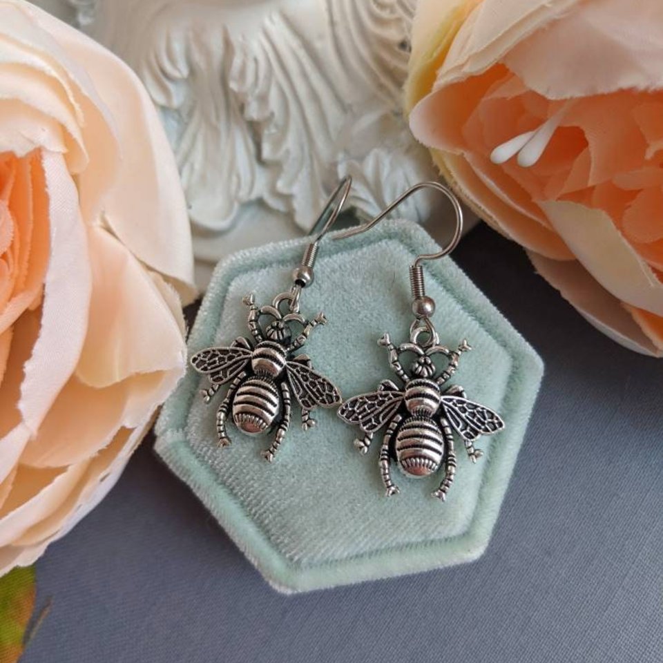 Bee earrings, Bronze Bee dangle earrings, Honeybee jewelry, Art Nouveau jewelry, Spring jewelry