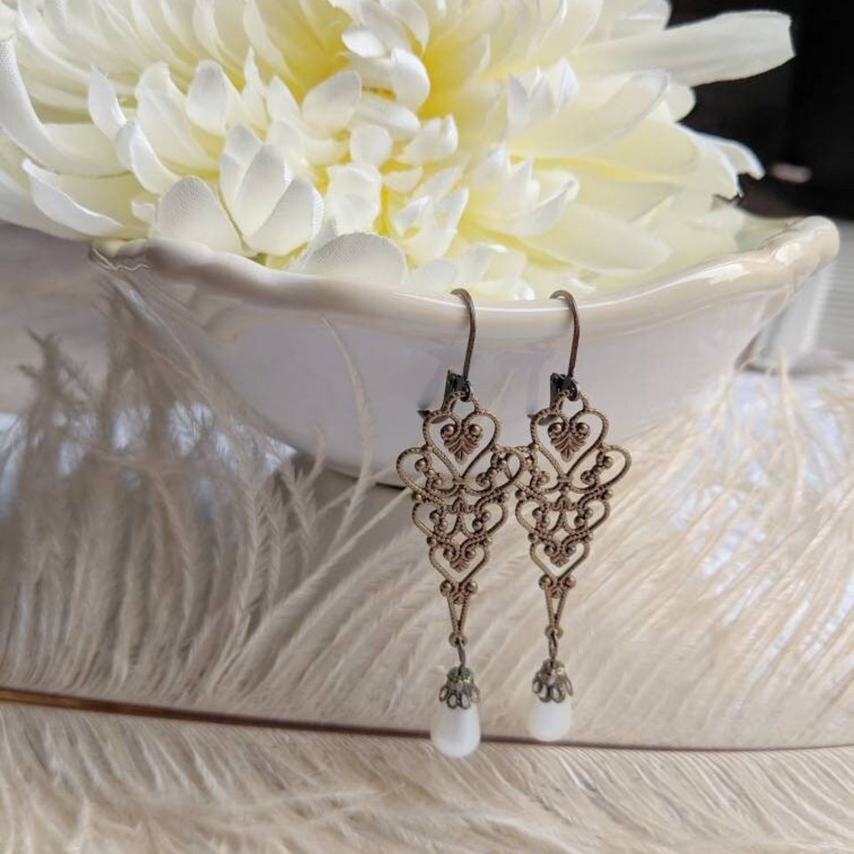 Long Pearl Earrings for Vintage Style Bride, June Birthstone Jewelry, Pearlcore