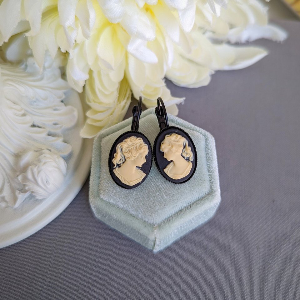 Black Cameo Earrings, Modern Vintage Cameo Earrings, Lever back Earrings, Lady Cameo Jewelry, Victorian Earrings, Romantic Jewelry