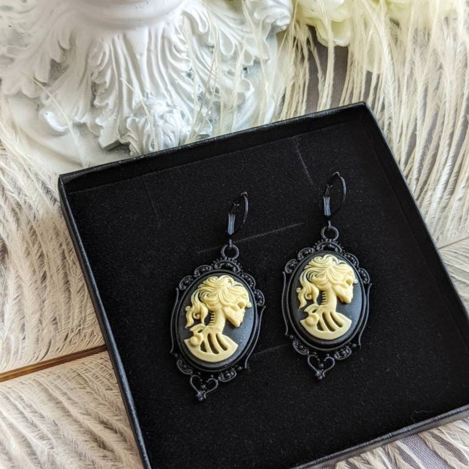 Lady Skull Earrings, Day of the Dead Earrings, Dia de Los Muertas Skull jewelry, Gothic Cameo Earrings, Lolita Jewelry, Goth girl