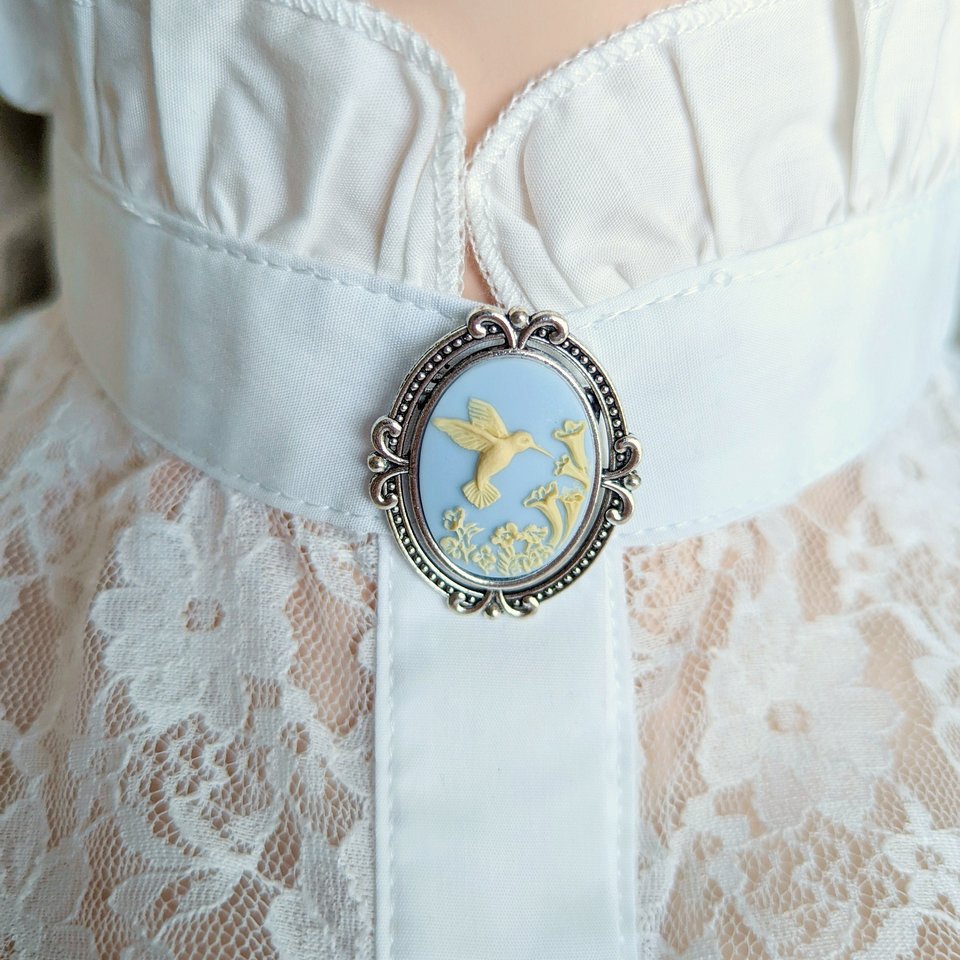 Blue Hummingbird Brooch, Bird Pin, Hummingbird Cameo Brooch, Nature Jewelry Gift idea, Gift for Mom