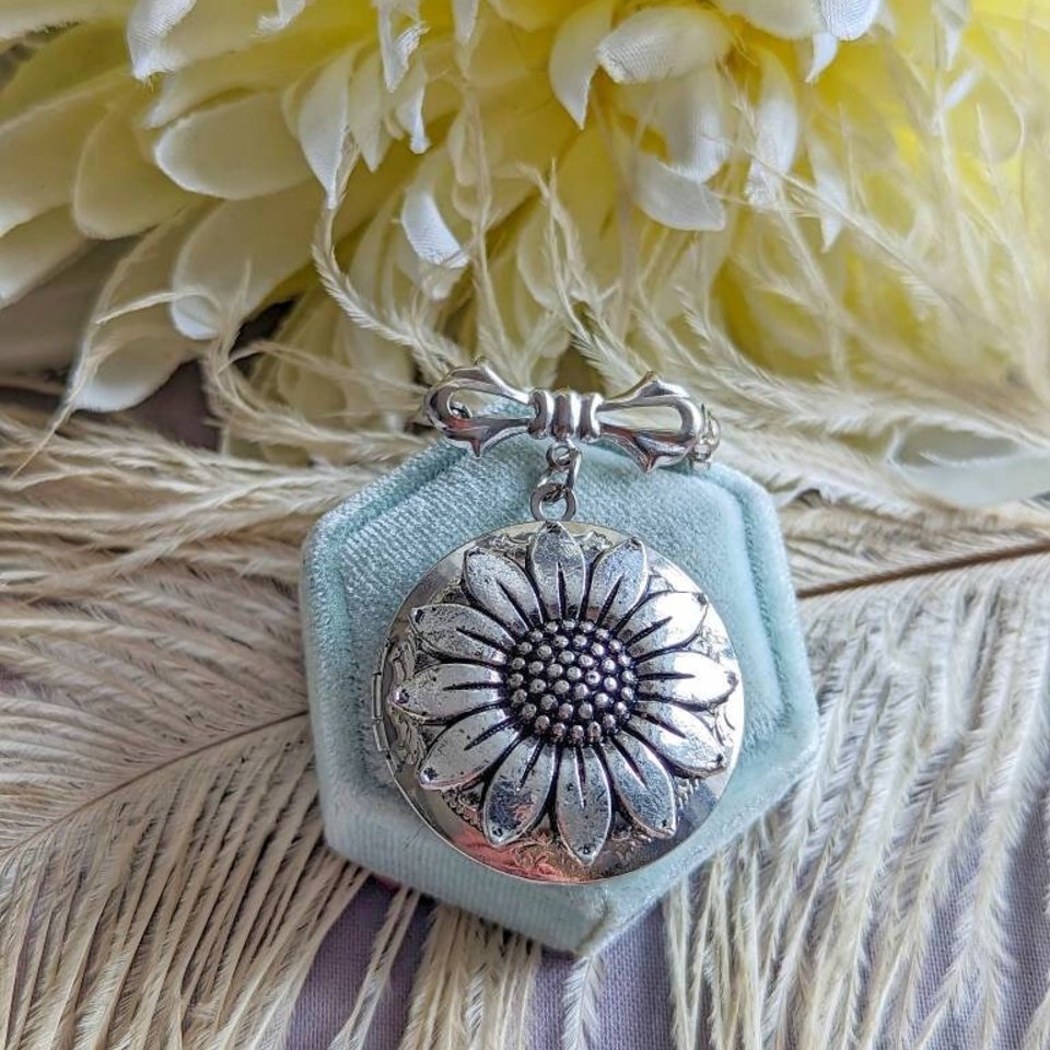 Sunflower Locket Brooch, Bridal Bouquet Charm, Vintage Style Wedding Memory Pin, Bride Wedding Gift for Her