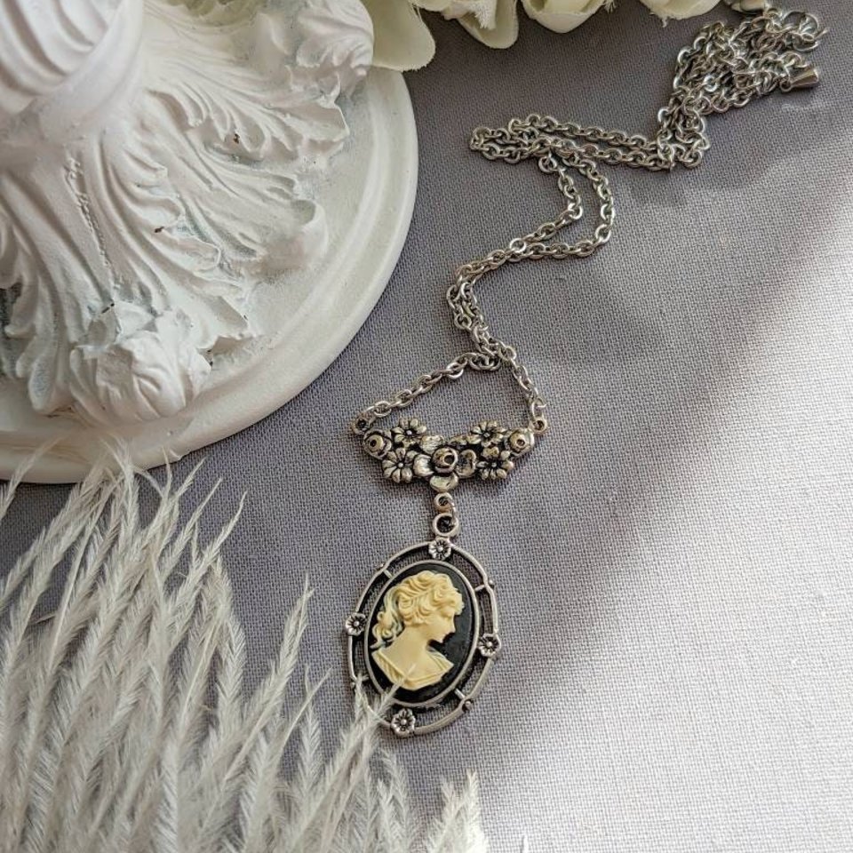 Cameo Necklace, Victorian Necklace, Vintage Style Cameo Necklace, Silver Cameo Pendant, Victorian Bridal Jewelry
