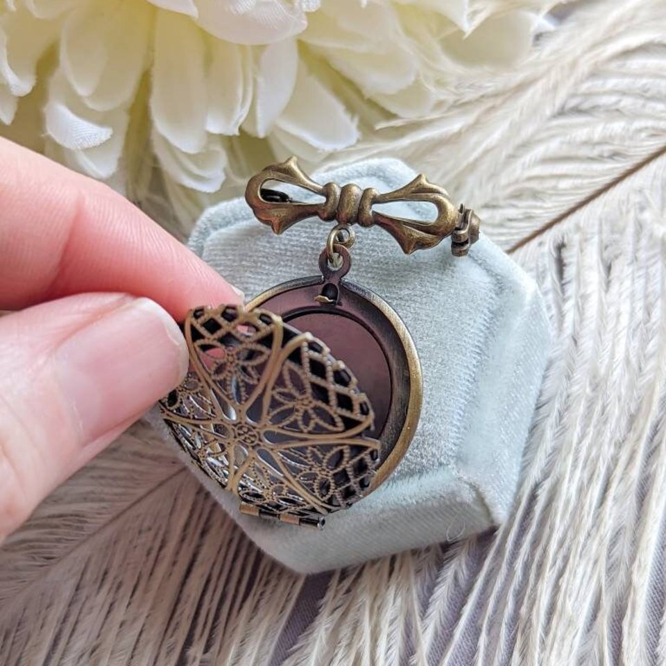 Bridal Bouquet Charm, Round Bronze Filigree Locket Pin, Vintage Style Wedding Memory Gift for Bride 