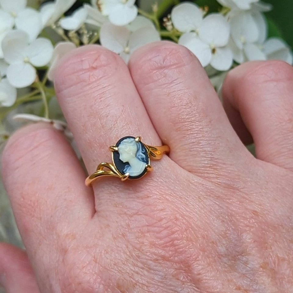Silver cameo ring clearance