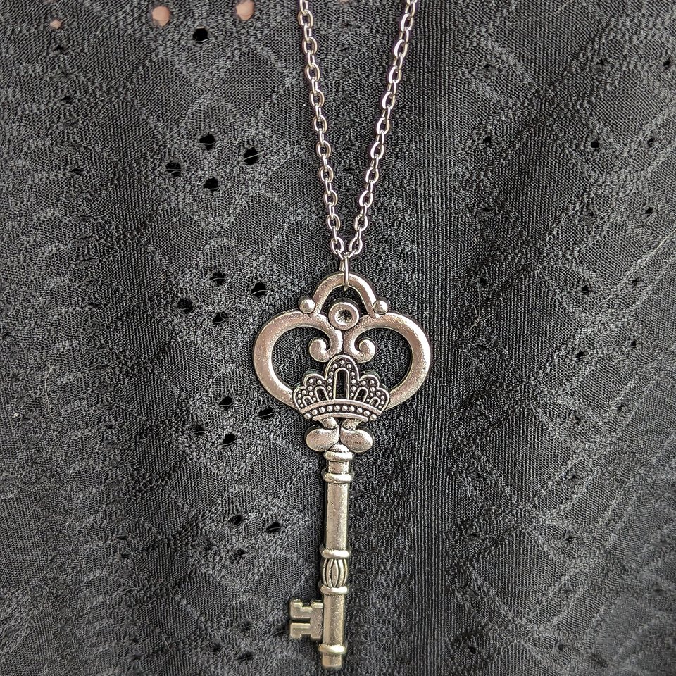 Silver Victorian Skeleton Key Necklace, Vintage Style Steampunk Jewelry Gift for Her