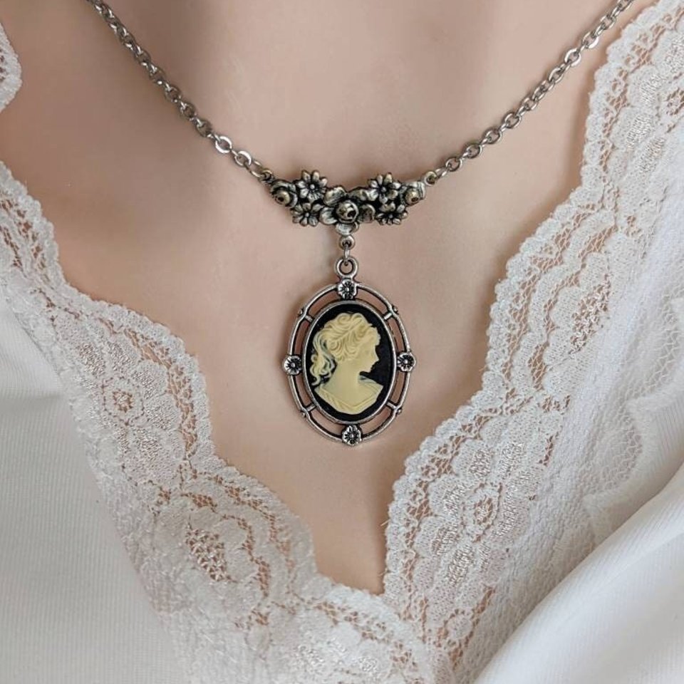 Cameo Necklace, Victorian Necklace, Vintage Style Cameo Necklace, Silver Cameo Pendant, Victorian Bridal Jewelry