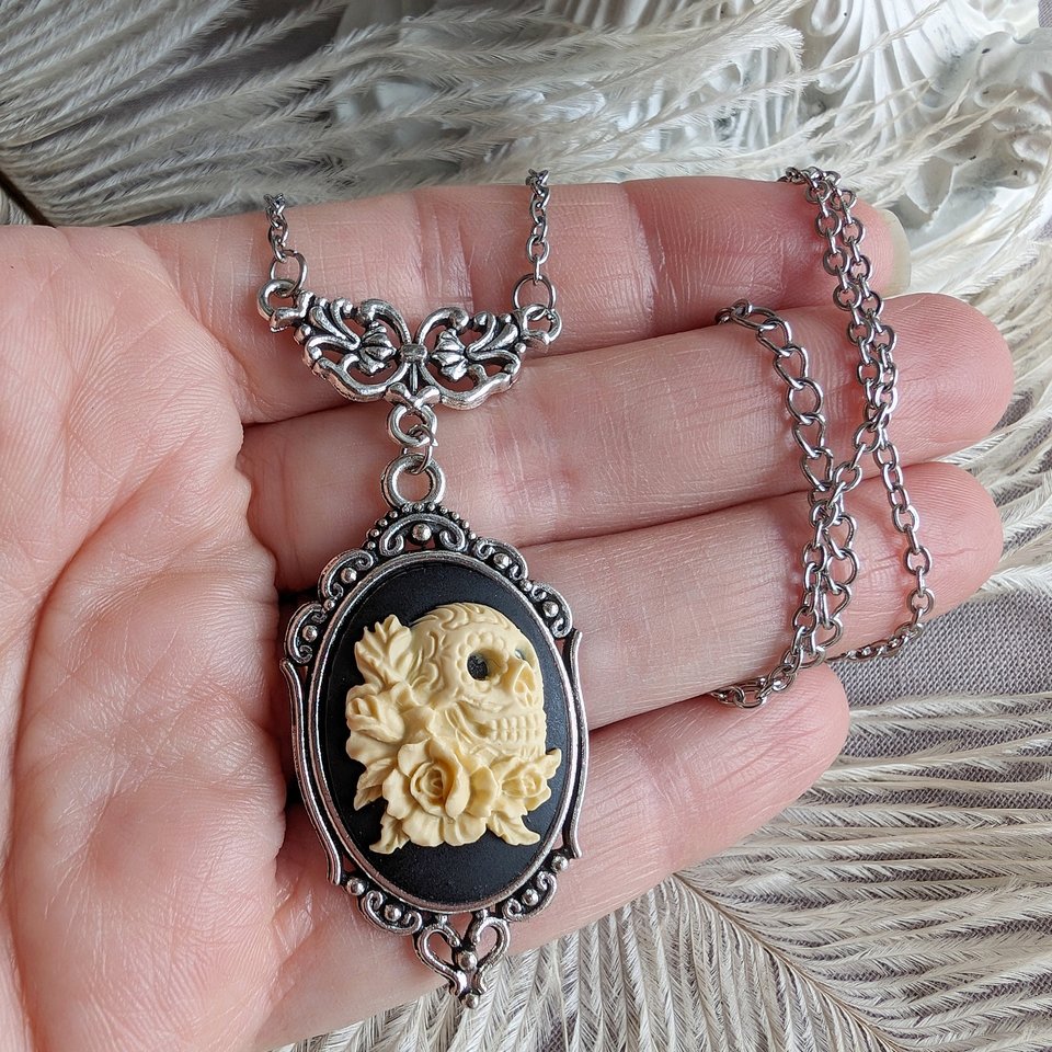 Sugar Skull Necklace, Day of the Dead Pendant, Dia de Los Muertas Skull Jewelry, Gothic Cameo Jewelry, Goth Girl Style, Best Friend Gift