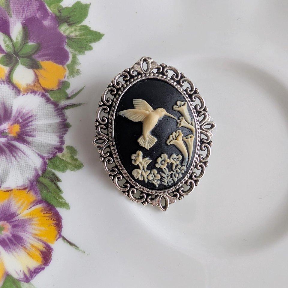 Hummingbird Cameo Brooch: Lacy Silvertone Vintage Style Pin