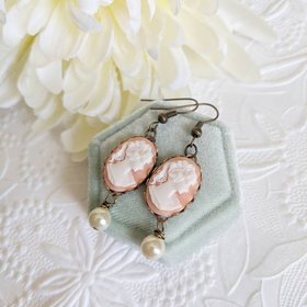 Cameo Pearl Earrings, Peach and White Lady Cameo Earrings, Victorian Jewelry, Romantic Vintage Style, Regency Era, Pearlcore Earrings