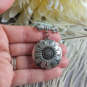 Sunflower Locket Brooch, Bridal Bouquet Charm, Vintage Style Wedding Memory Pin, Bride Wedding Gift for Her