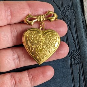 Brass Floral Heart Locket Brooch, Memory Locket for Bridal Bouquet, Victorian Style Wedding Keepsake Gift for Bride