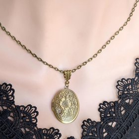 Floral Embossed Oval Locket Necklace: Vintage Style Keepsake Jewelry